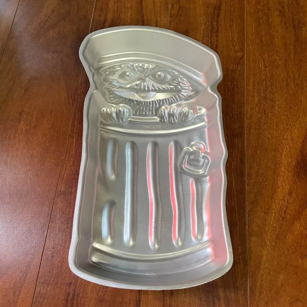 NWOT Wilton The Muppets Oscar the Grouch Cake Pan Mold